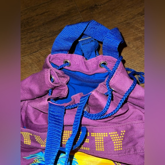 Tweety Drawstring Backpack - Picture 3 of 8